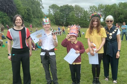 Bovey Primary crown making