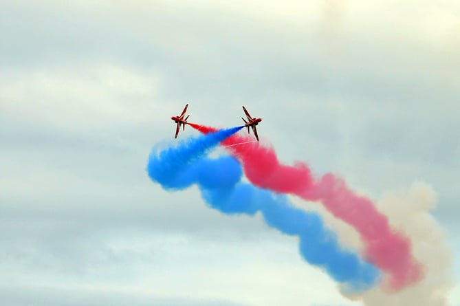 Photo: Steve Pope MDA020722A_SP061
Teignmouth Airshow.  Red Arrows synchro pair