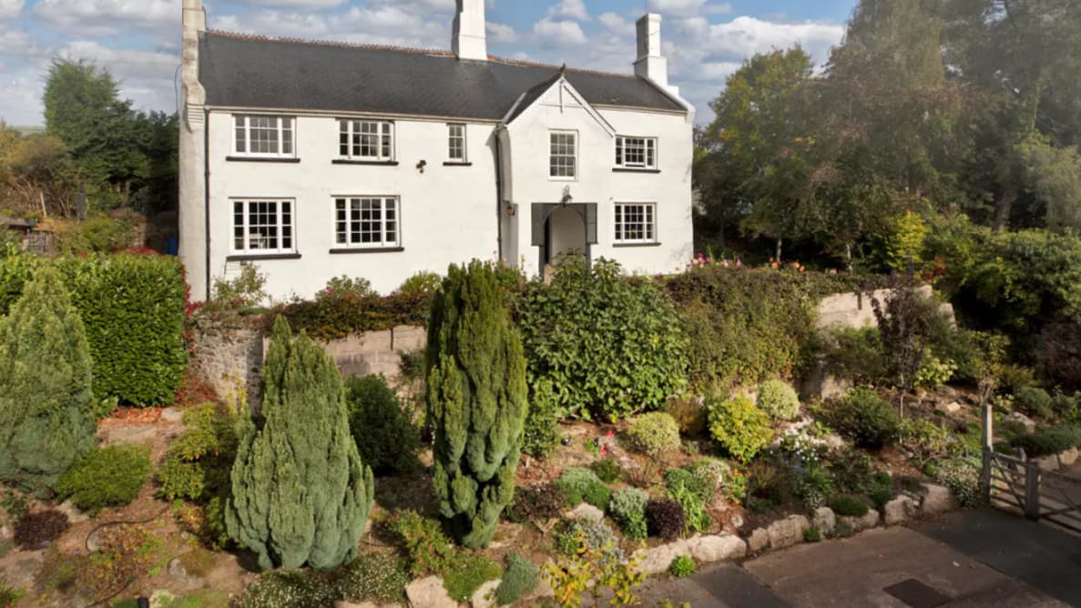 Teignbridge farmhouse for sale with “lush” countryside and river views middevonadvertiser.co.uk