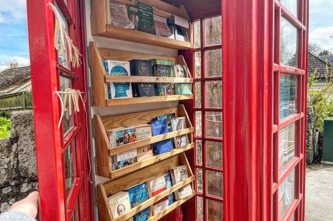 Moretonhampstead Phone-box Library