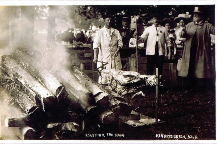 Roasting the Ram in Kignsteignton in 1915.
Picture supplied by Richard Harris (thanks May 2023)