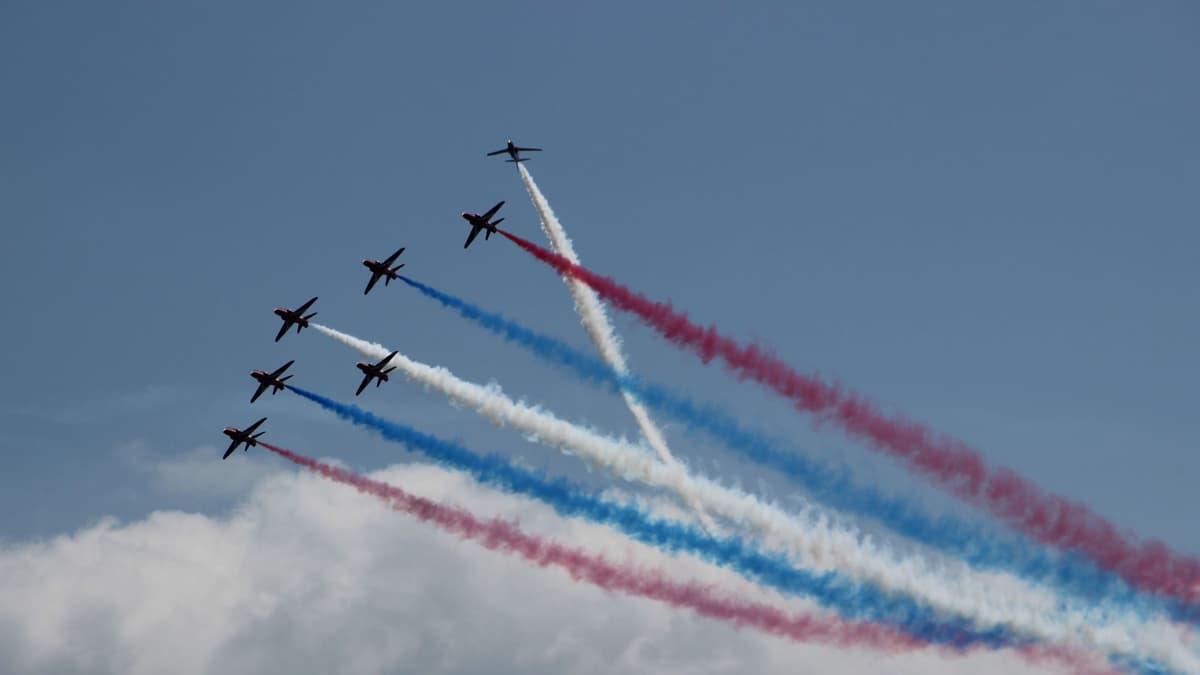 Brilliant Red Arrows over Teignmouth | middevonadvertiser.co.uk