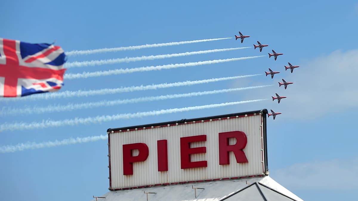 WATCH Highlights of the Teignmouth Air Show middevonadvertiser.co.uk