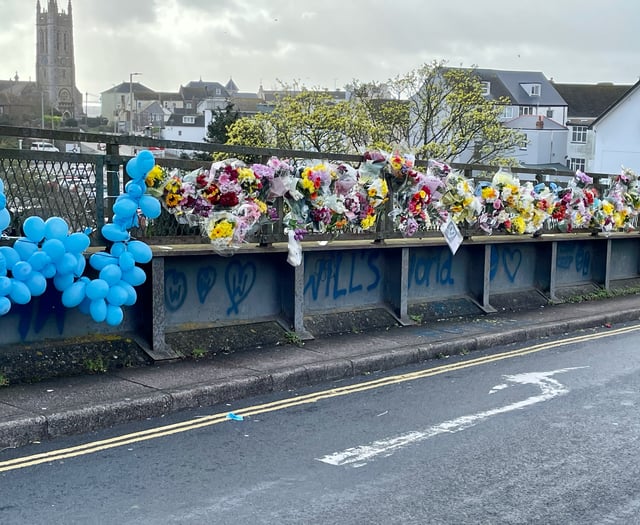 Poignant tributes left after Teignmouth railway death