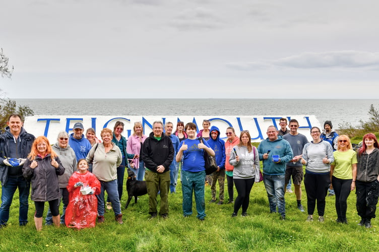 Volunteers repaint Teignmouth Letters