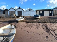 Plans to replace dilapidated beach hut 