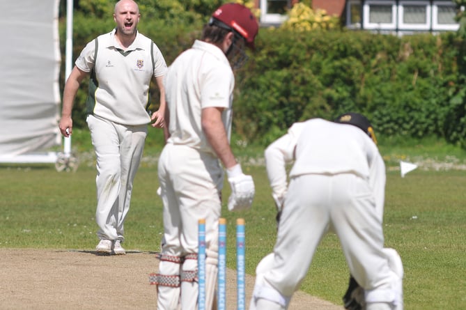 Devon Cricket League B Division.  Bovey Tracey 2nd XI versus Stoke Gabriel. Bovey bowler Arren De Young