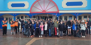 Teignmouth students beach clean