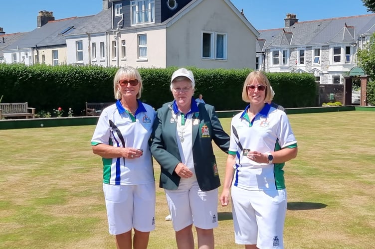 Bovey Tracey bowls duo Sue and Heidi