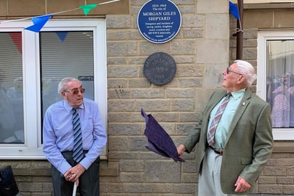 Plaque highlights Teignmouth’s shipbuilding heritage