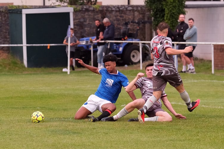 02-08-24 Newton 4 Bovey 0 Newton Spurs versus Bovey Tracey Photo: Alan Craig