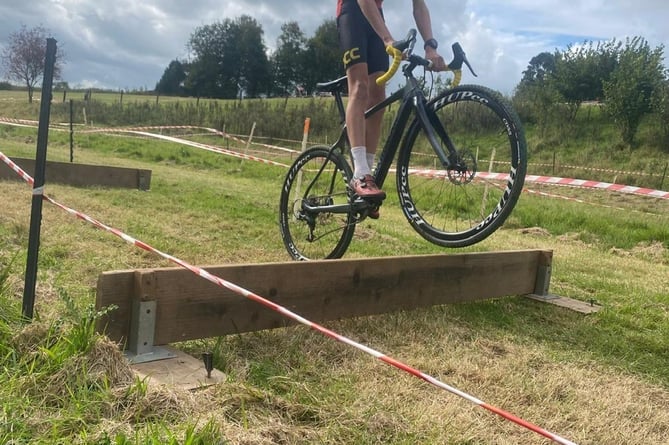 MDCC rider Matt Holmes in cyclocross action