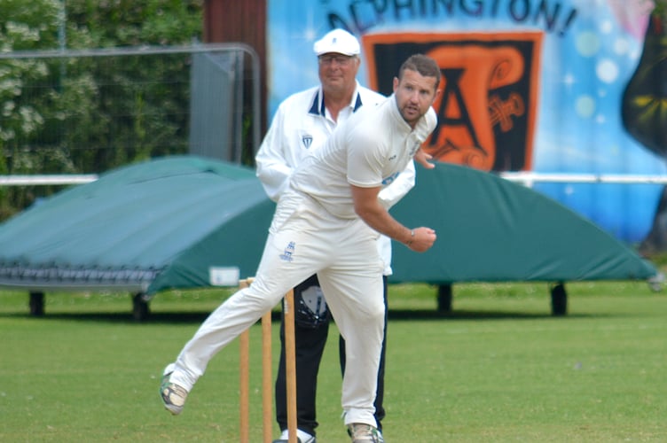 Chudleigh's new signing Mark Halse